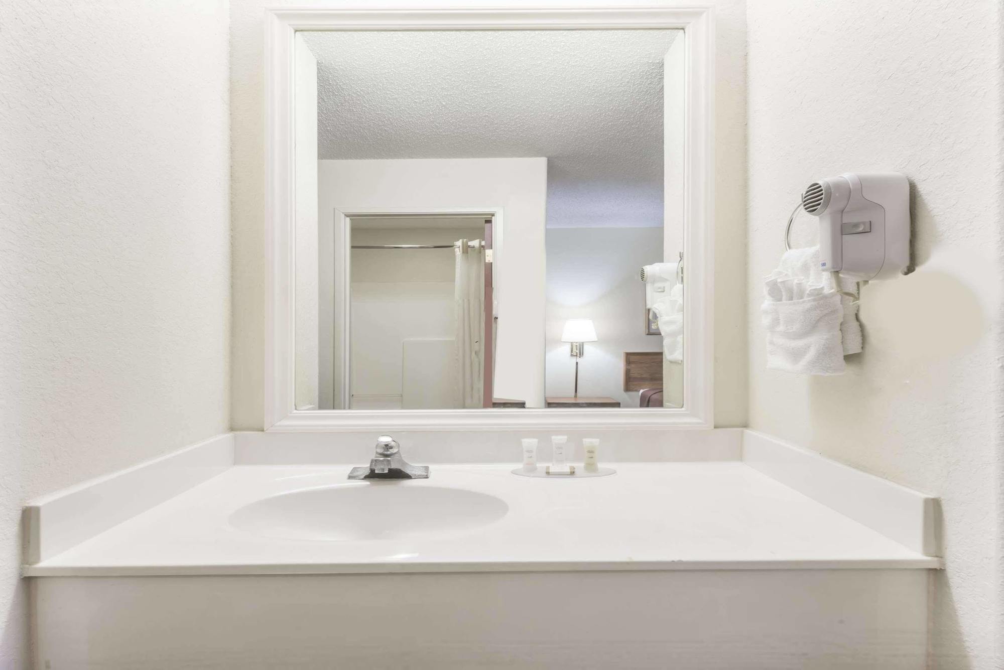 Howard Johnson By Wyndham Iowa La Zewnętrze zdjęcie