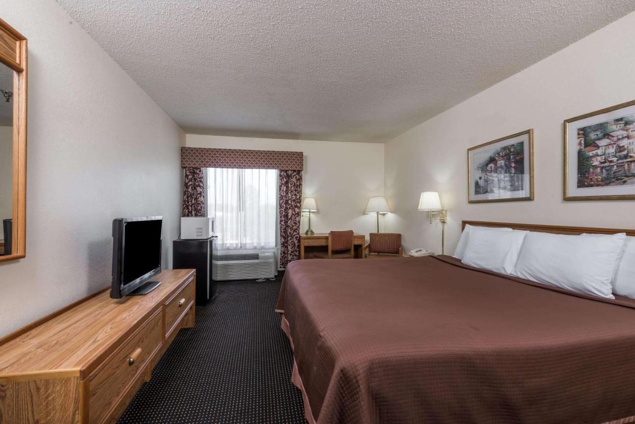 Howard Johnson By Wyndham Iowa La Zewnętrze zdjęcie