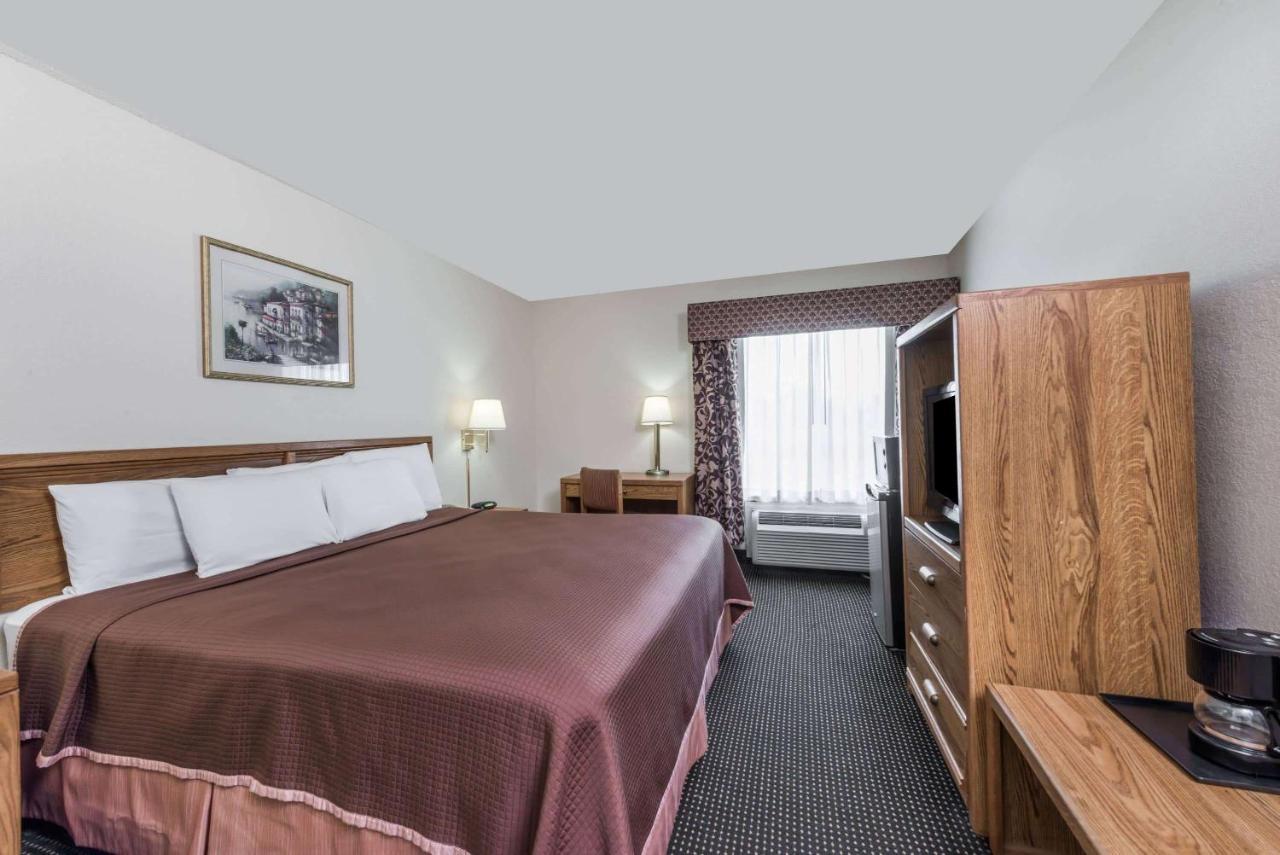 Howard Johnson By Wyndham Iowa La Zewnętrze zdjęcie