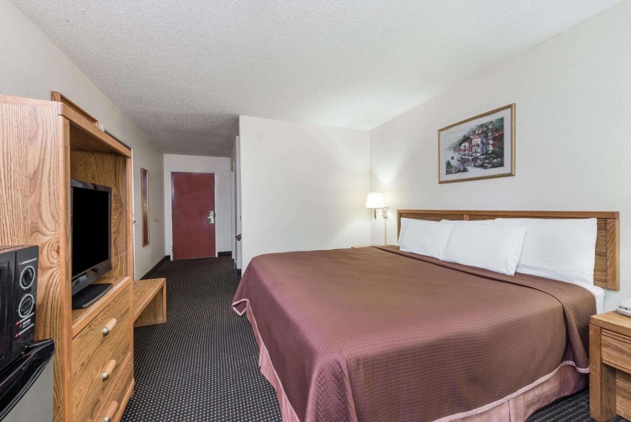 Howard Johnson By Wyndham Iowa La Zewnętrze zdjęcie